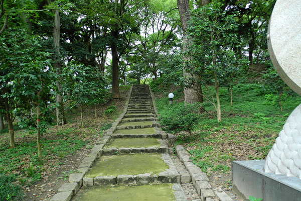 茶臼山登り口